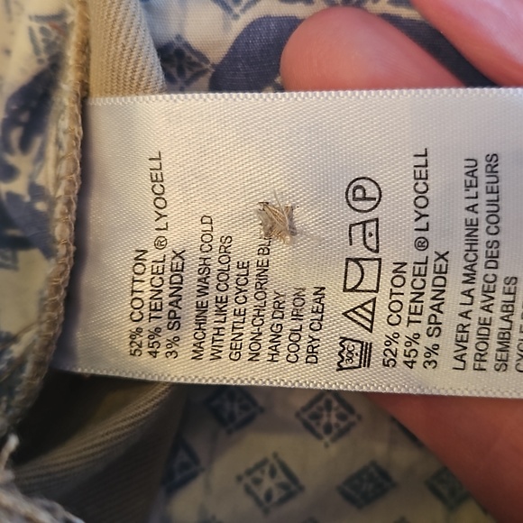 Tommy Bahama khaki shorts, Size 40 - Picture 6 of 6